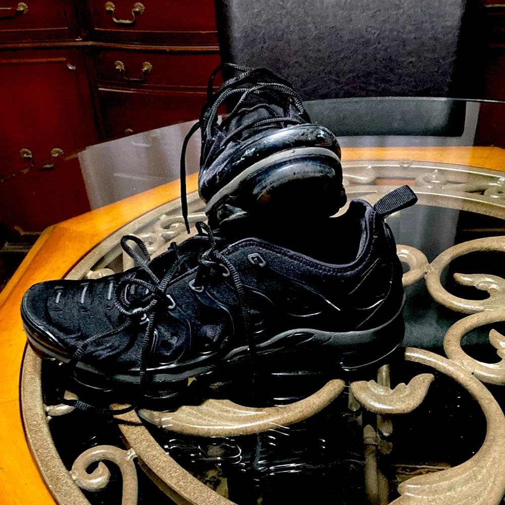 Men’s Nike Black VAPOR MAX
Size 13, Still plenty of wear left.